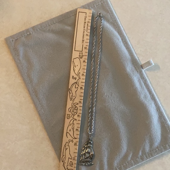 🏴‍☠️ Vintage Pewter Schooner Sail Ship Pendant - Picture 6 of 6